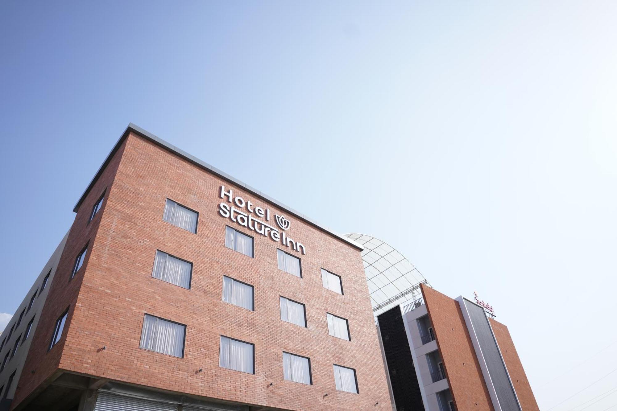 Hotel Stature Inn Kevadia Exteriör bild