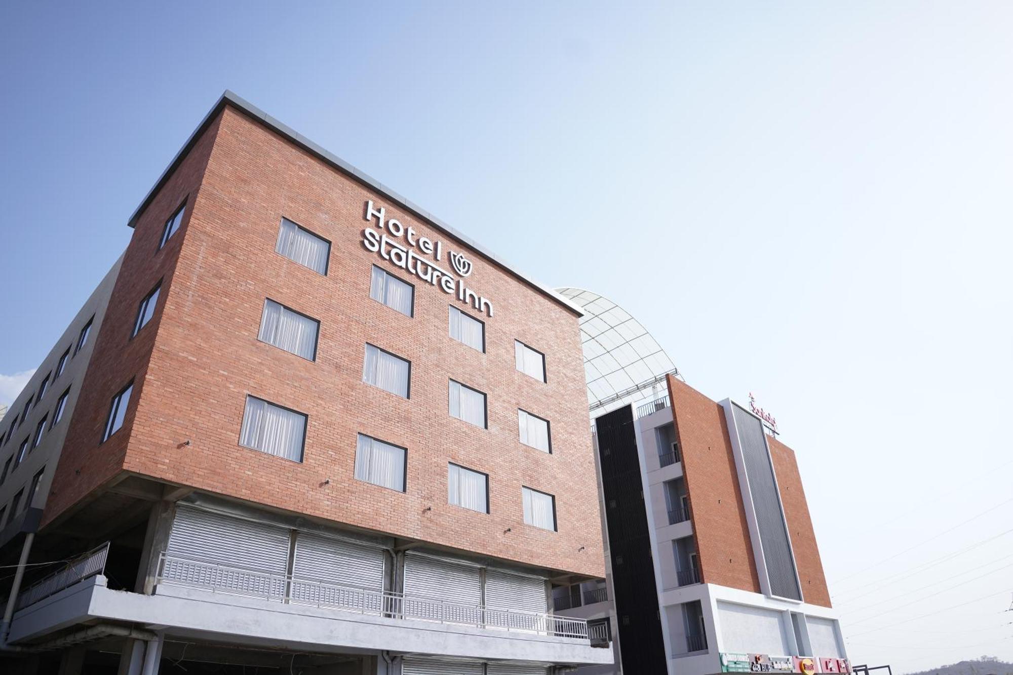 Hotel Stature Inn Kevadia Exteriör bild